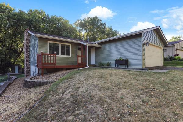 7064 Springhill CIR, Eden Prairie, MN 55346