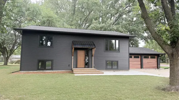 100 Edgewood DR, Redwood Falls, MN 56283
