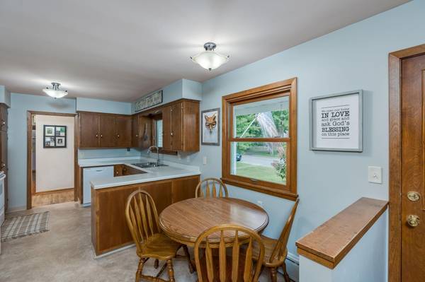 828 Lower Johnson CIR, Saint Peter, MN 56082