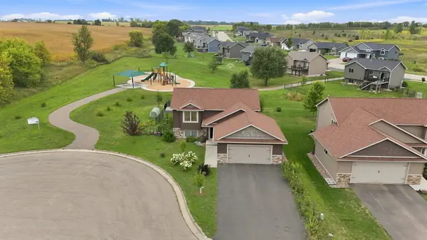 2237 Pioneer TRL, New Richmond, WI 54017