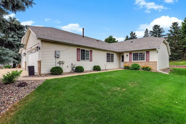 7580 Newbury RD, Woodbury, MN 55125