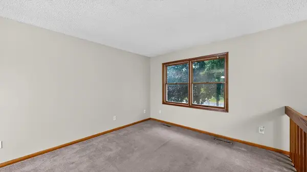 4020 Baffin LN NE, Rochester, MN 55906