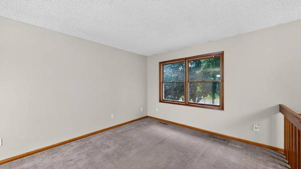 4020 Baffin LN NE, Rochester, MN 55906