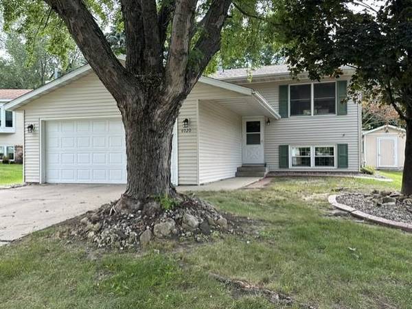 4020 Baffin LN NE, Rochester, MN 55906