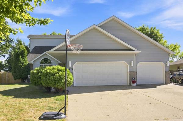 1975 29th Street CIR S, Moorhead, MN 56560