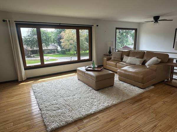 20 Willow Wood DR, Excelsior, MN 55331