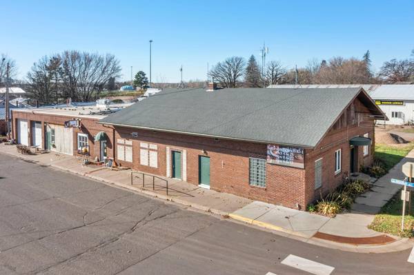 205 2nd ST SW, Braham, MN 55006