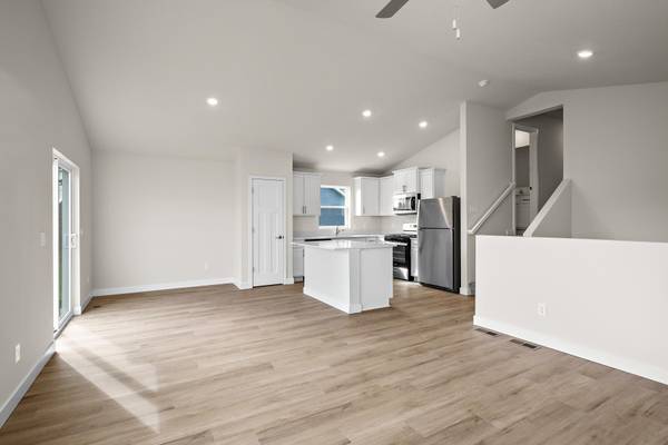 906 Spruce CIR N, Cambridge, MN 55008