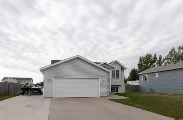 1017 Westport Pkwy, West Fargo, ND 58078