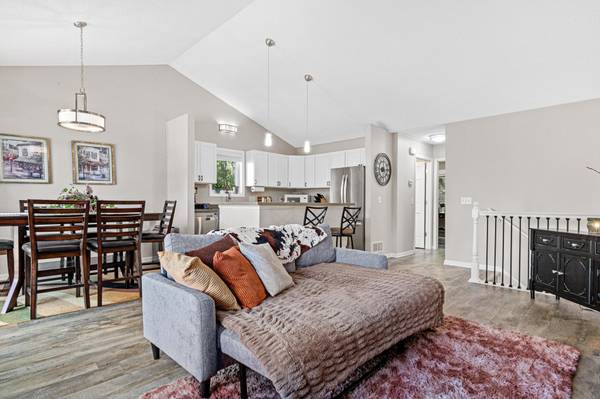 421 E Lake ST, Waconia, MN 55387