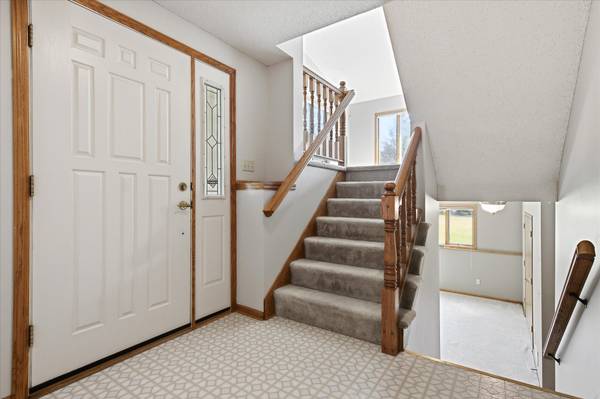 5758 Heather Ridge DR, Shoreview, MN 55126