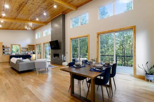 639 Woodland Hills TRL, Broken Bow, OK 74728