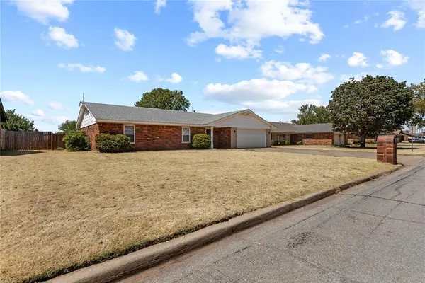 122 Randolph RD, Clinton, OK 73601