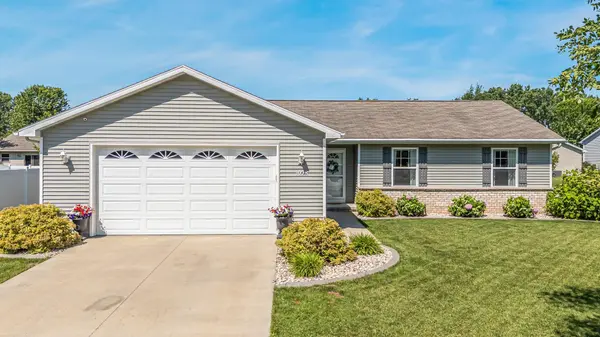 1028 DURHAM LN, Menasha, WI 54952