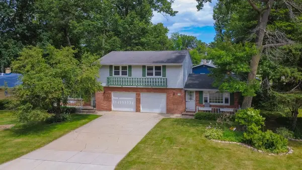 1439 SPRINGDALE LN, Green Bay, WI 54304-1726