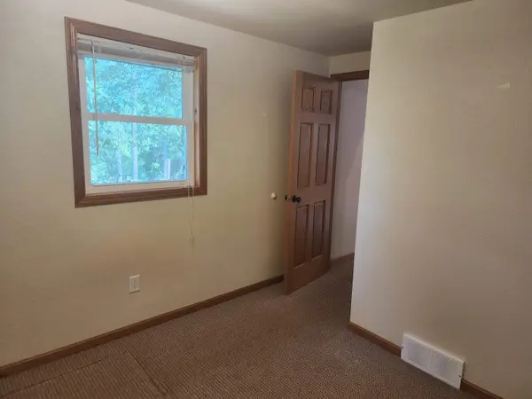 E2024 WALETTA DR, Waupaca, WI 54981