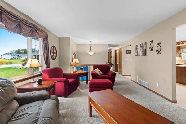 W9322 OAKWOOD DR, Hortonville, WI 54944