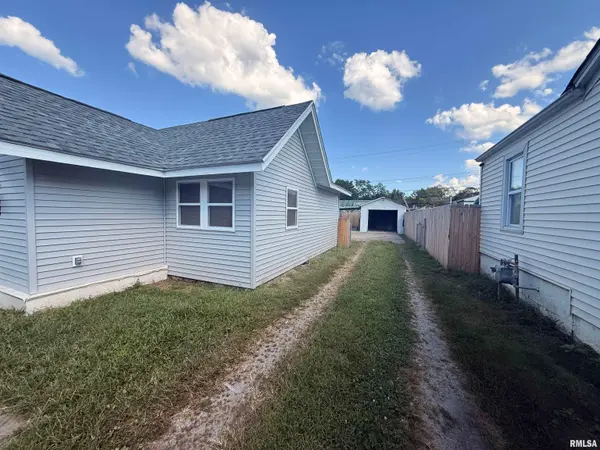 2716 S WALNUT ST, Springfield, IL 62704