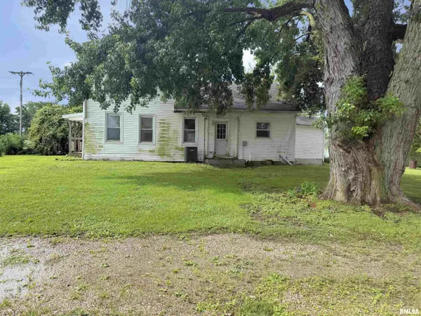 107 E MARKET ST, Table Grove, IL 61482