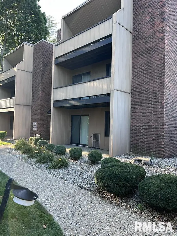 2408 W PASMOSO DR #2104, Peoria, IL 61614