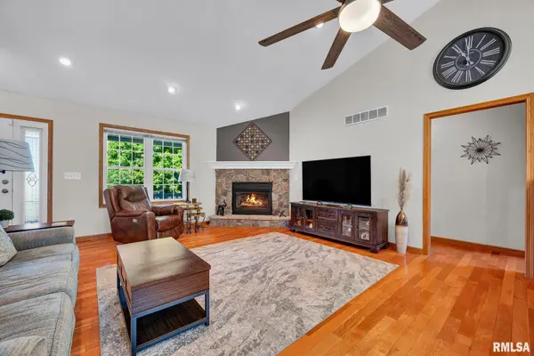 136 FARMVIEW CT, East Peoria, IL 61611