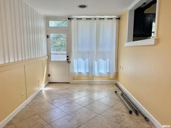 330 N SYCAMORE TER, Canton, IL 61520