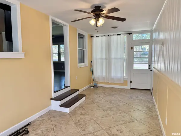 330 N SYCAMORE TER, Canton, IL 61520