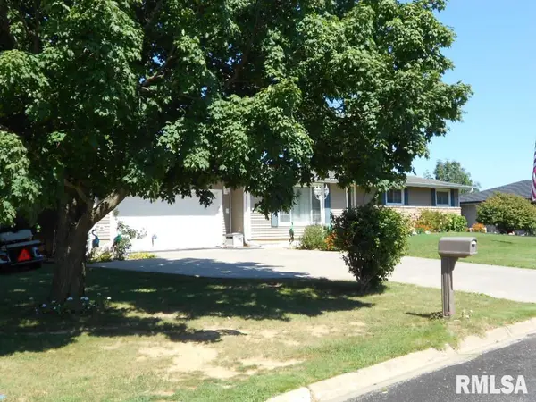 204 W JOSEPH ST, Roanoke, IL 61561
