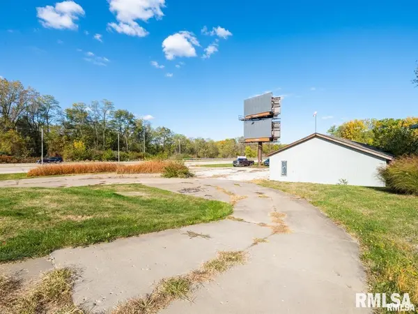 4611 W MIDDLE RD, Peoria, IL 61605