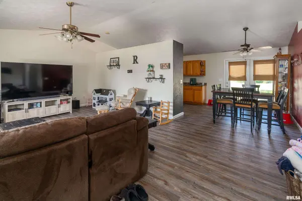 1400 HAZEL ST, Johnston City, IL 62951