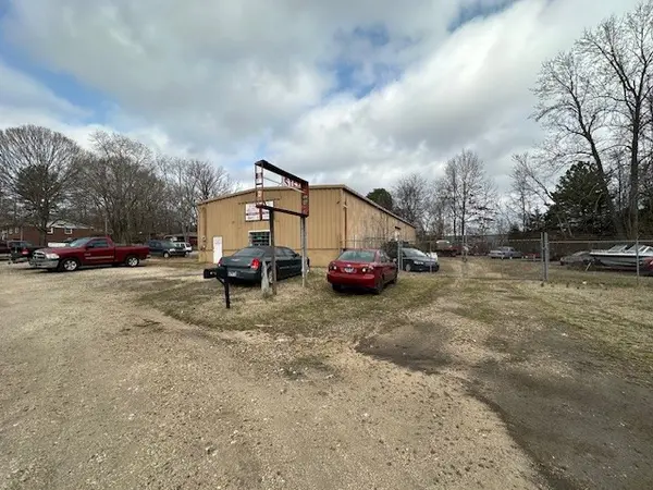 98 Oak Hill St, Camden, TN 38320