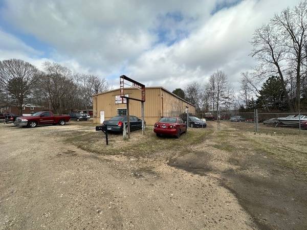 98 Oak Hill St, Camden, TN 38320