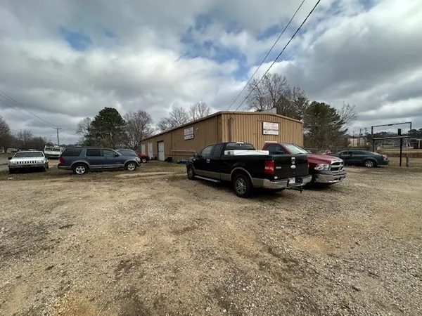 98 Oak Hill St, Camden, TN 38320