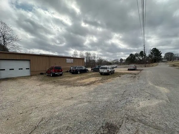 98 Oak Hill St, Camden, TN 38320