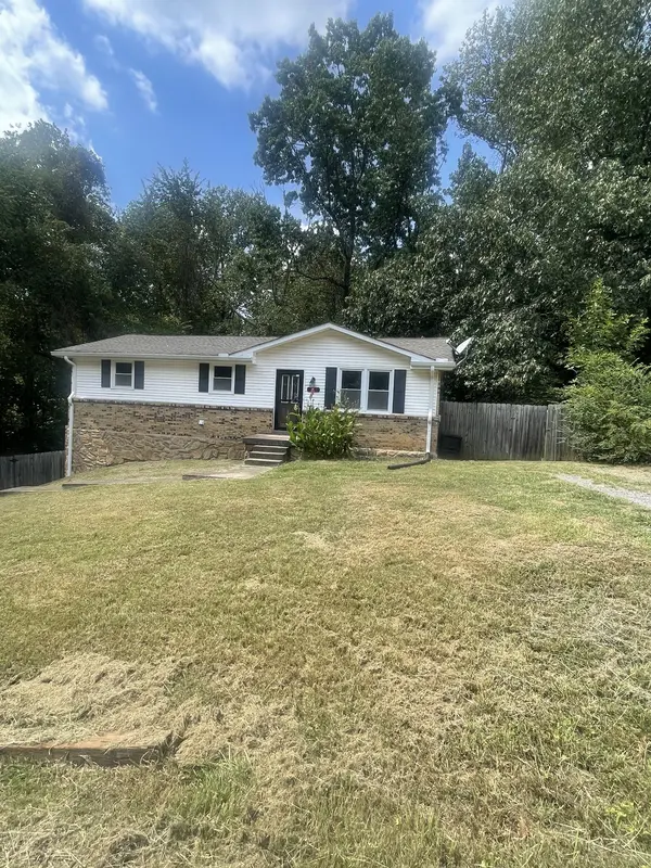 1143 Chestnut Dr, Burns, TN 37029