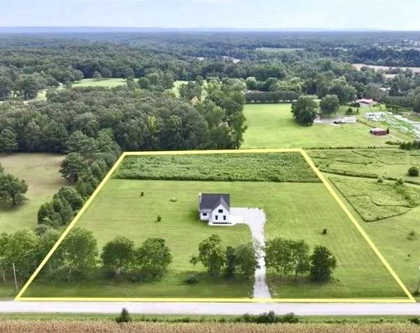 210 Deer Creek Ln, Tullahoma, TN 37388