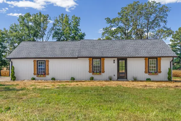 8285 Pilot Rock Rd, Hopkinsville, KY 42240