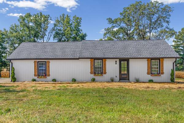 8285 Pilot Rock Rd, Hopkinsville, KY 42240