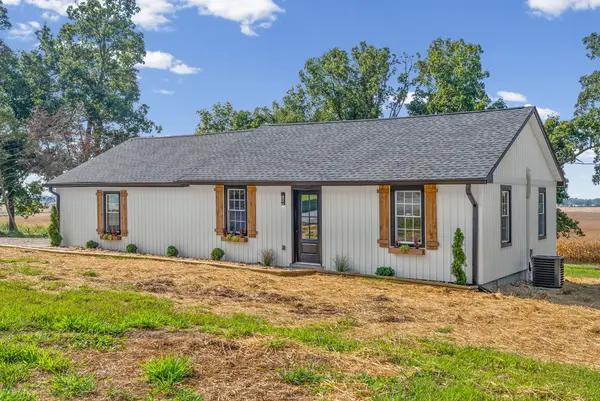 8285 Pilot Rock Rd, Hopkinsville, KY 42240