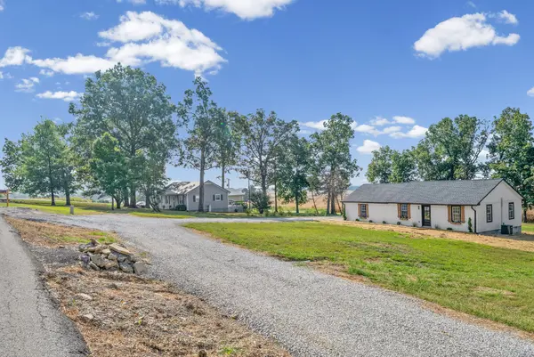 8285 Pilot Rock Rd, Hopkinsville, KY 42240