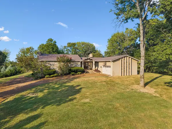 8112 Vaden Dr, Brentwood, TN 37027