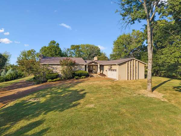 8112 Vaden Dr, Brentwood, TN 37027