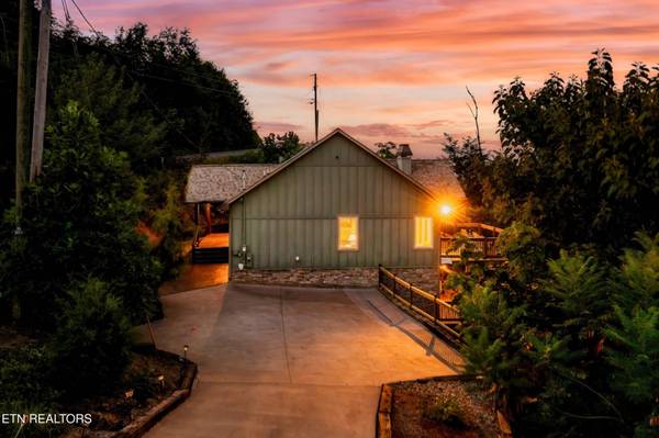 760 Wiley Oakley Drive, Gatlinburg, TN 37738