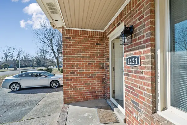 1421 Huntington Dr, Murfreesboro, TN 37130