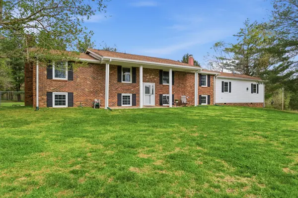 293 E Piney Rd, Dickson, TN 37055
