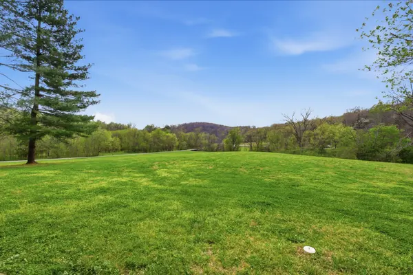 293 E Piney Rd, Dickson, TN 37055