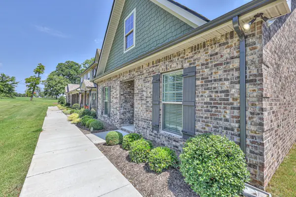 5610 Maples Retreat Dr, Murfreesboro, TN 37127