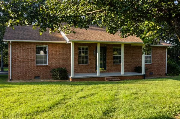 3627 N Riveroaks Dr, Cookeville, TN 38506
