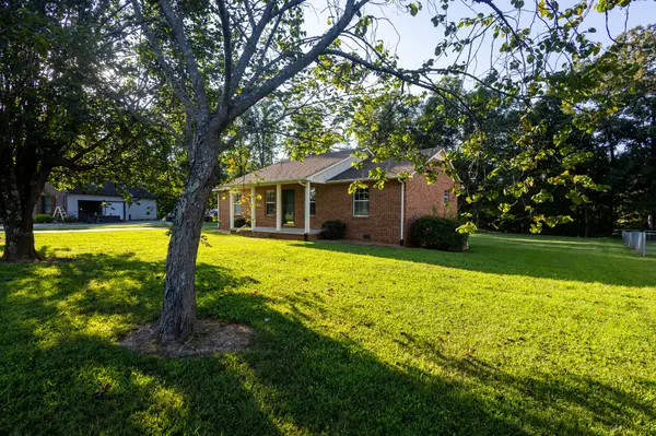 3627 N Riveroaks Dr, Cookeville, TN 38506