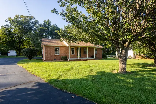 3627 N Riveroaks Dr, Cookeville, TN 38506